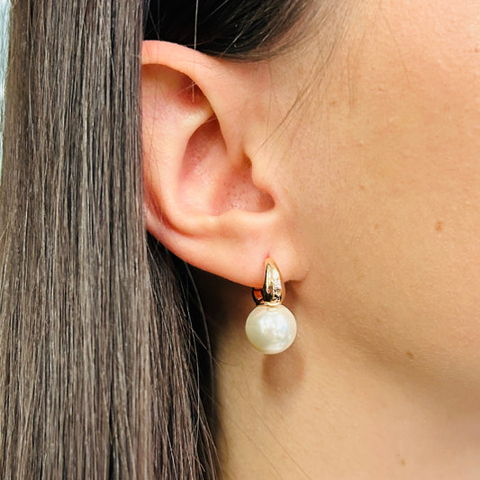 Elegant Pearl Drop Earrings with Gold Accent