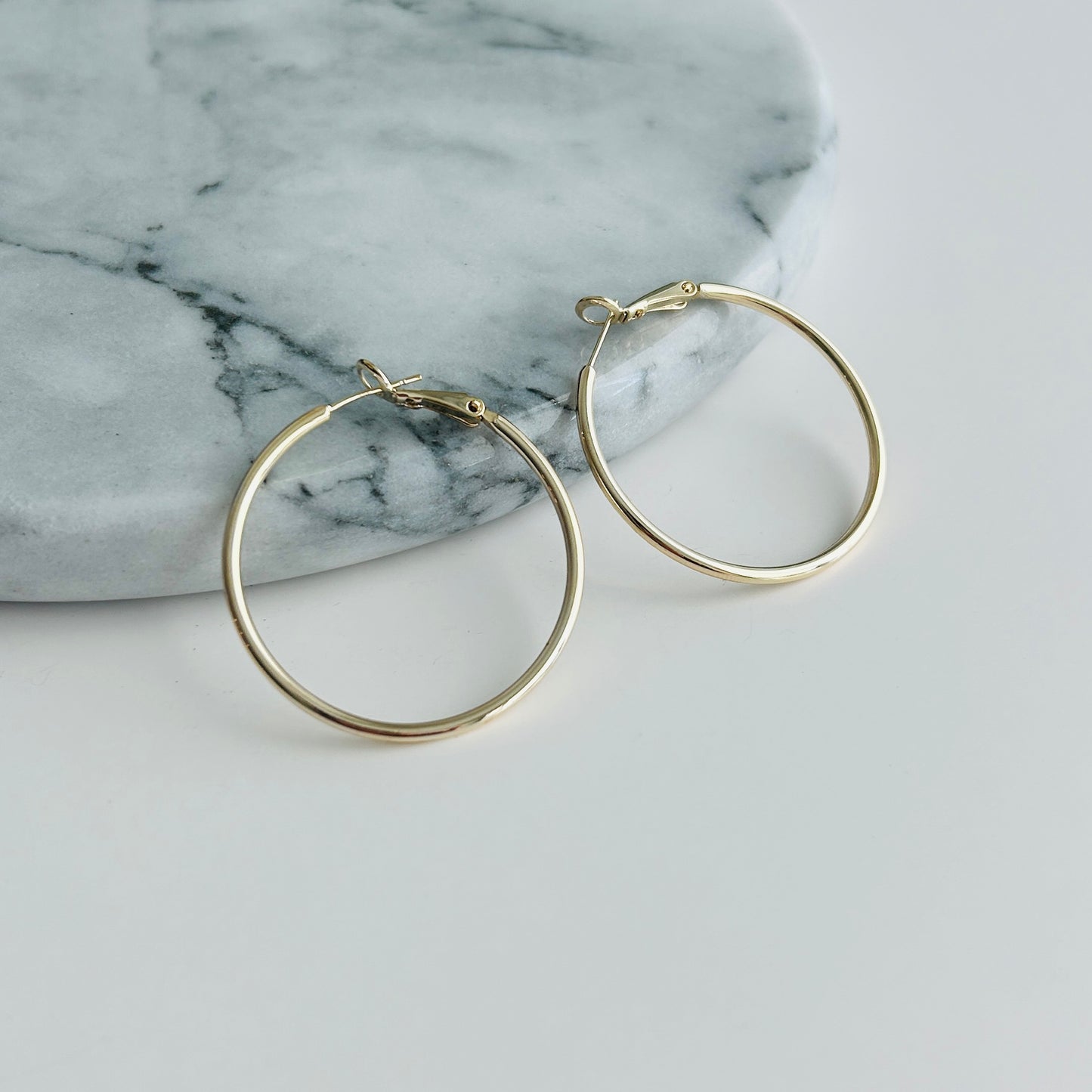 Classic Gold Hoop Earrings – Timeless Elegance