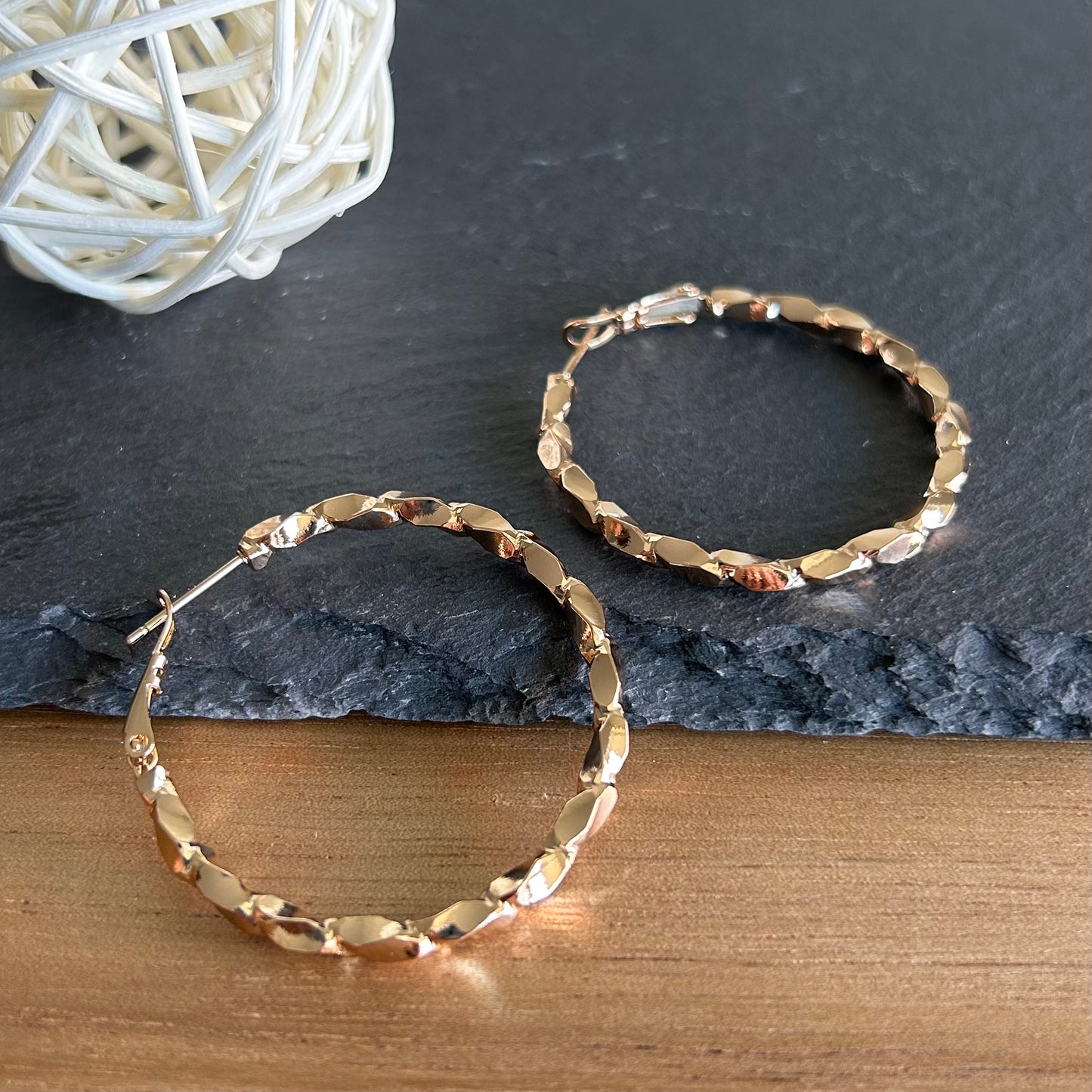 Elegant Textured Gold-Plated Hoop Earrings – Timeless Statement Accessory