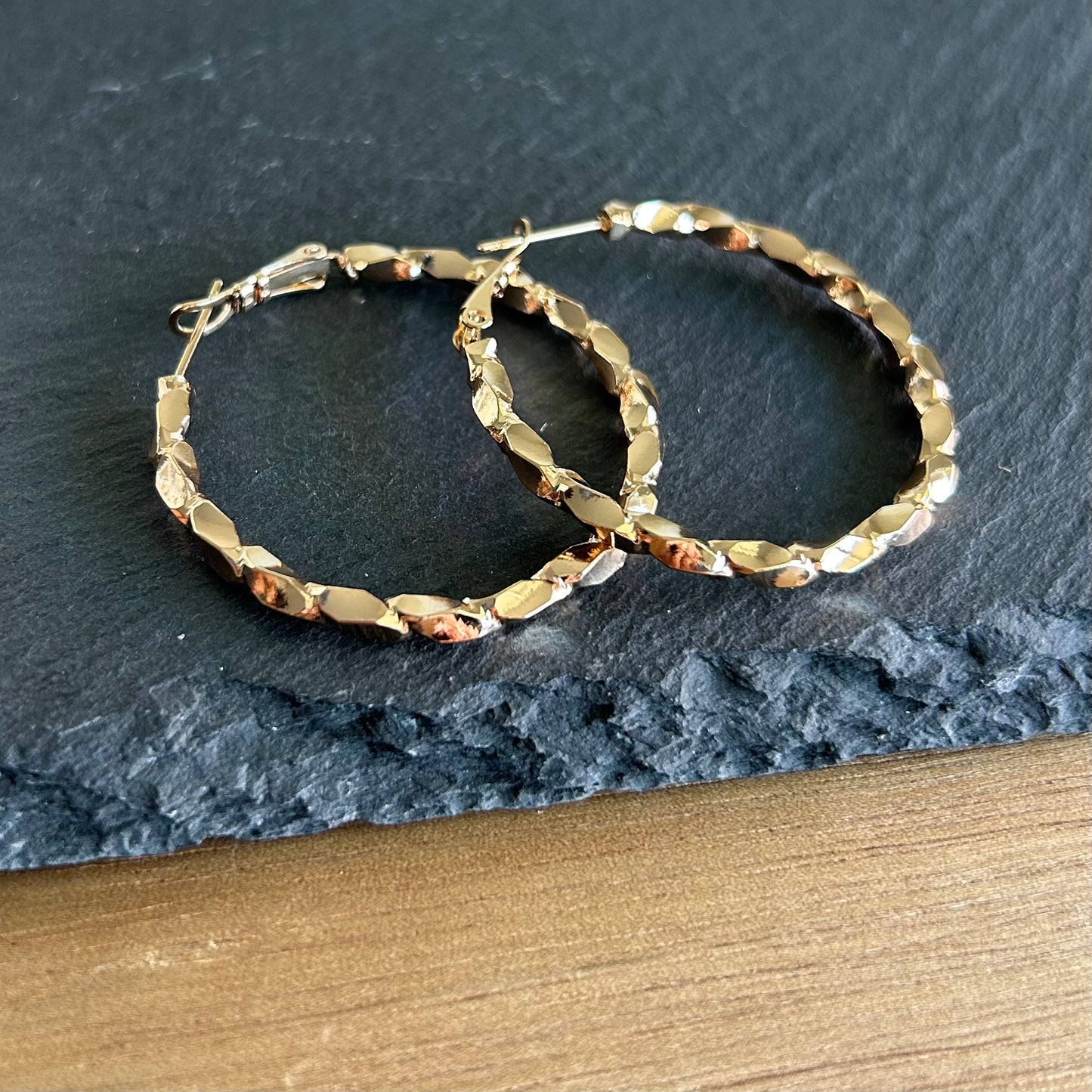 Elegant Textured Gold-Plated Hoop Earrings – Timeless Statement Accessory